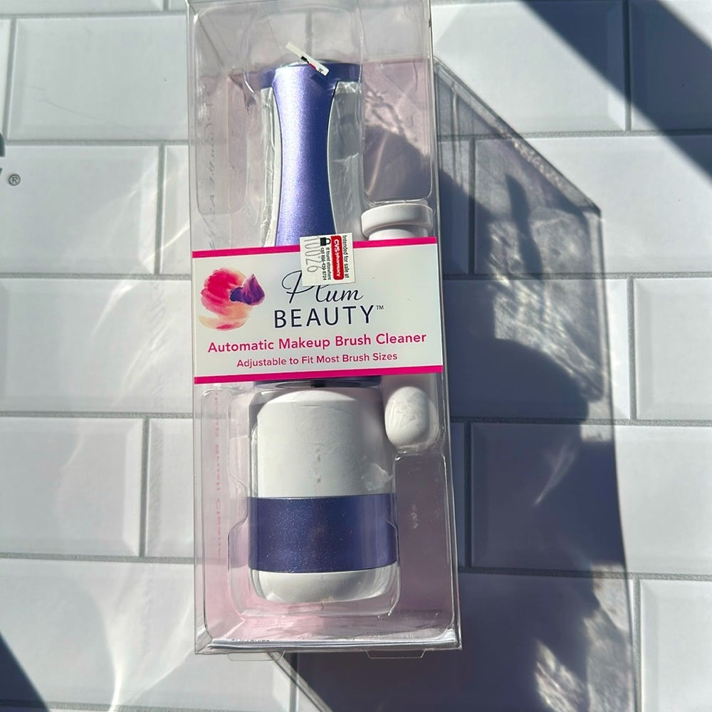 Automatic Makeup brush cleaner